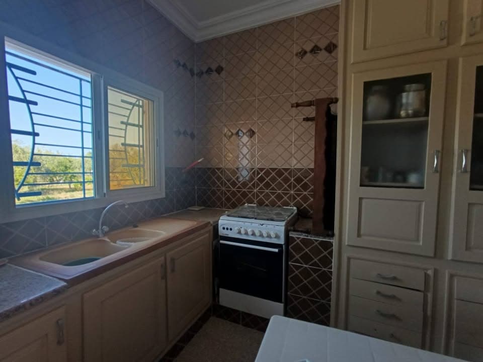 قطعة أرض مسيجة ومغلقة بمساحة 1500 م² فيها استوديو مجهز + مسبح خاص 5