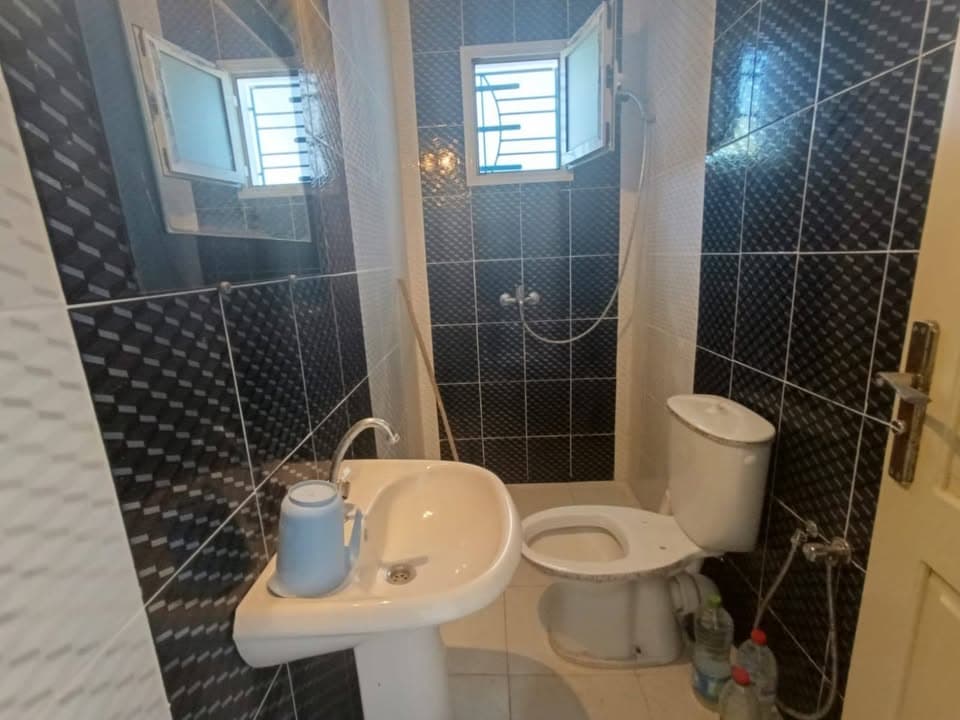 قطعة أرض مسيجة ومغلقة بمساحة 1500 م² فيها استوديو مجهز + مسبح خاص 8