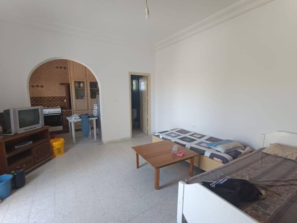 قطعة أرض مسيجة ومغلقة بمساحة 1500 م² فيها استوديو مجهز + مسبح خاص 7